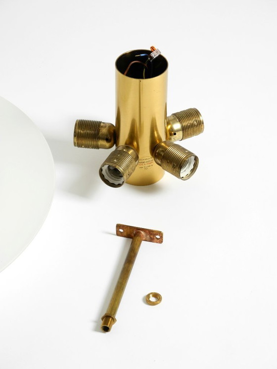 Image 1 of Große Florian Schulz Gela 55 Deckenleuchte aus den 80er Jahren, Messing, Opalglas, rund, mit fünf E27-Fassungen