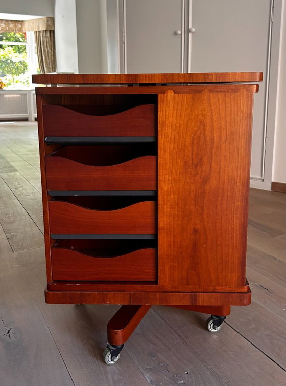 Image 1 of Giorgetti book carousel / side table