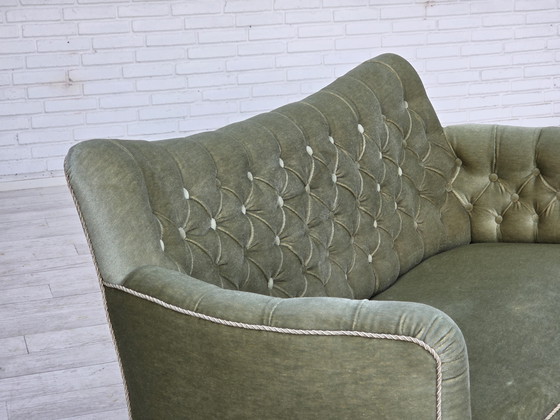 Image 1 of Canapé danois 2 places des années 1960, velours vert clair, bois de frêne