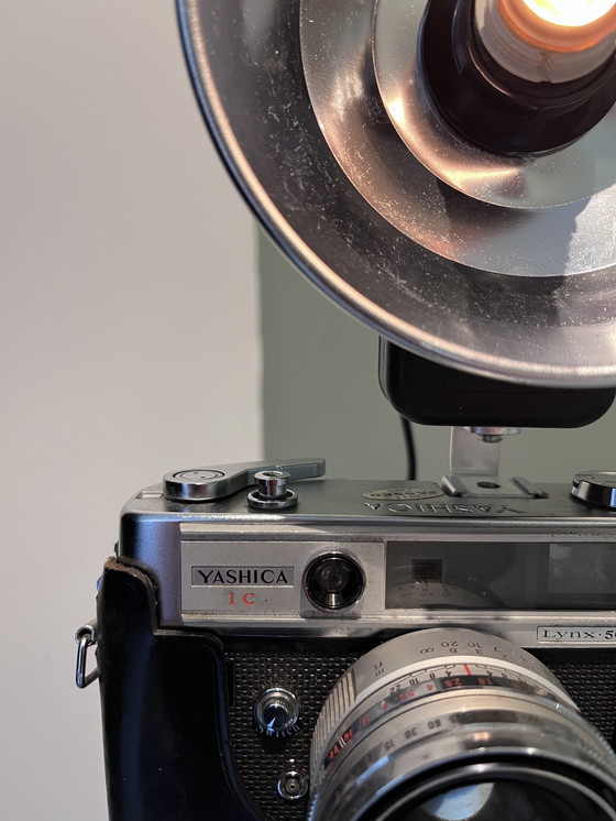 Image 1 of Lámpara de cámara sobre trípode