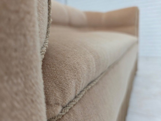 Image 1 of Deense tweezitsbank uit de jaren 50, bekleed met meubelvelours en voorzien van teakhouten poten.