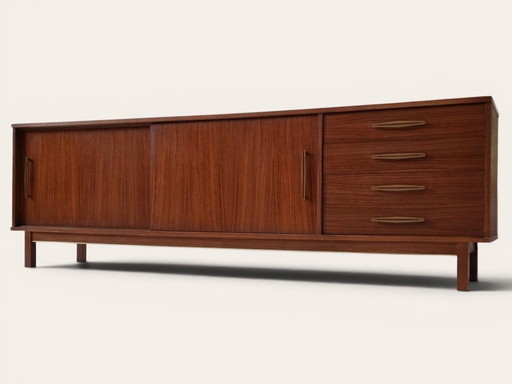 buffet du milieu du siècle