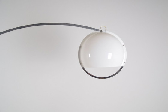 Italian Arc Floor Lamp by Harvey Guzzini, 1970s – Floor lights, Aluminium (photo 3 of 8)
