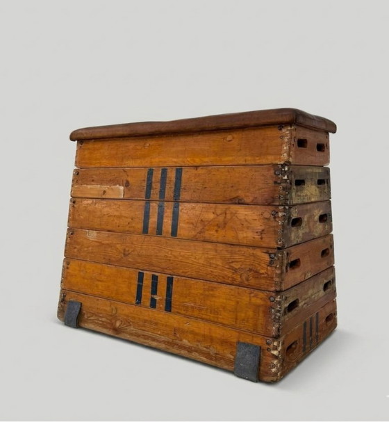 Image 1 of Gym Vaulting Box Vintage Houten Lederen Zweedse Box