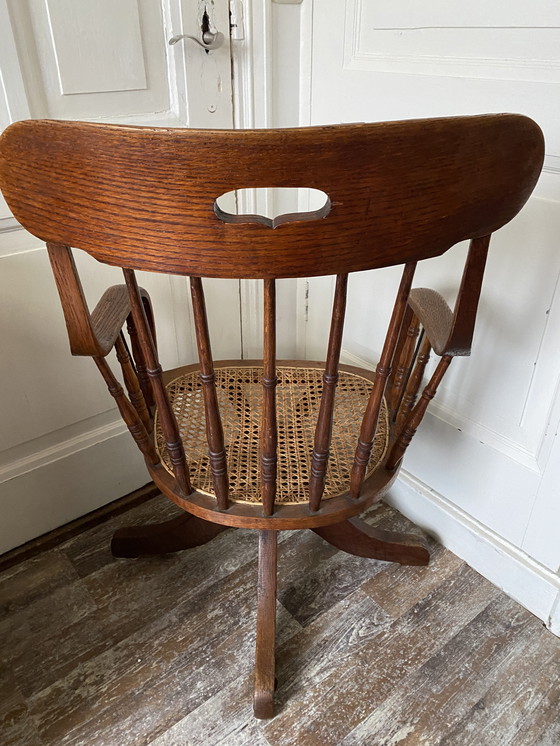 Image 1 of Vintage Draaistoel Met Rotan Zitting