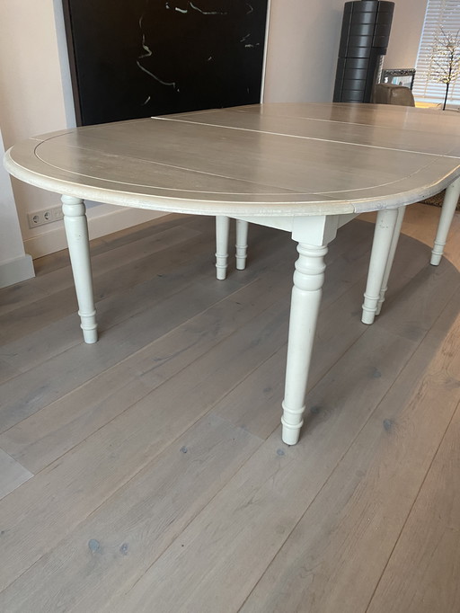 Large dining room table - longer and shorter adjustable