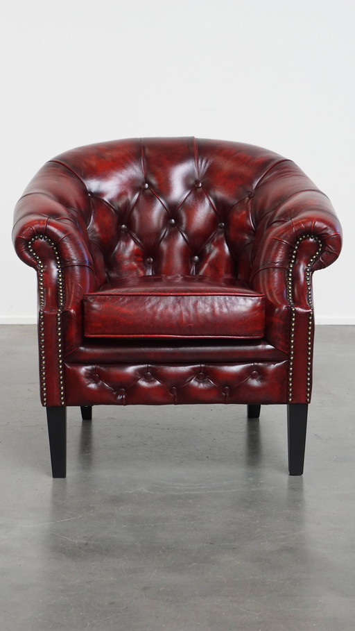 Fauteuil club chesterfield en cuir de vache rouge et table d'appoint/saloon avec plateau en verre