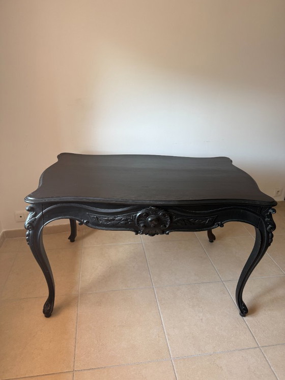 Image 1 of Mesa de comedor/escritorio de estilo barroco en madera de haya negra.