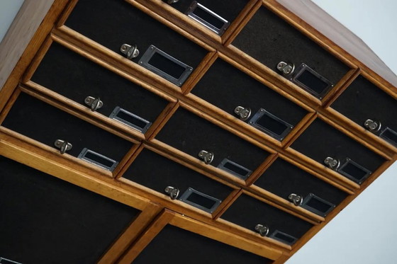 Image 1 of Deutscher Industrie-Apothekerschrank aus Eiche und Kiefer, Mitte des 20. Jahrhunderts