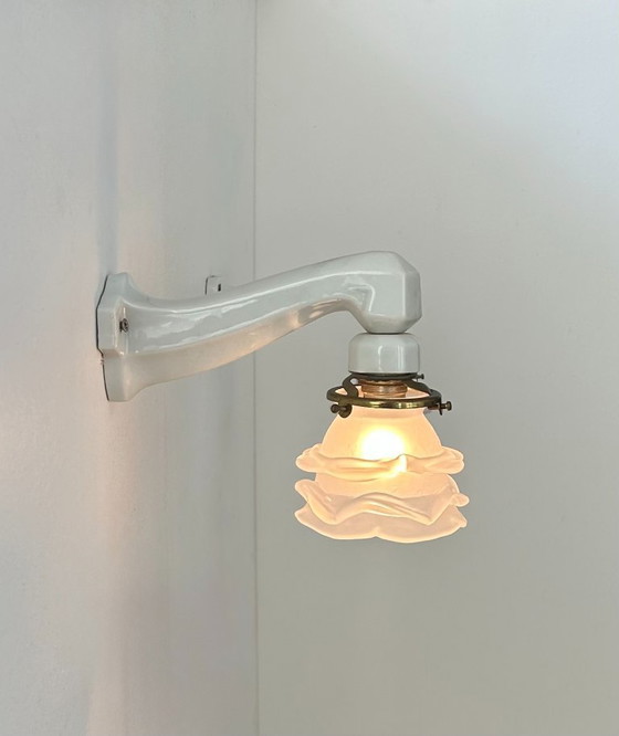 Image 1 of Paire d'applique vintage art déco, porcelaine et verre sablé, France 1930