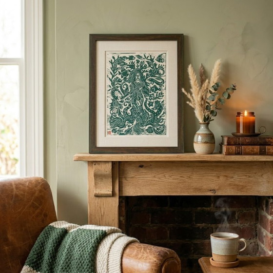 Image 1 of Estampe linogravure représentant une déesse de la nature, déesse bleue, style bohème, décoration murale A3