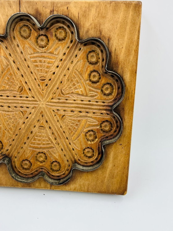 Image 1 of Moule Ancien à Massepain en Bois Sculpté 6 Cœurs Artisanat Traditionnel