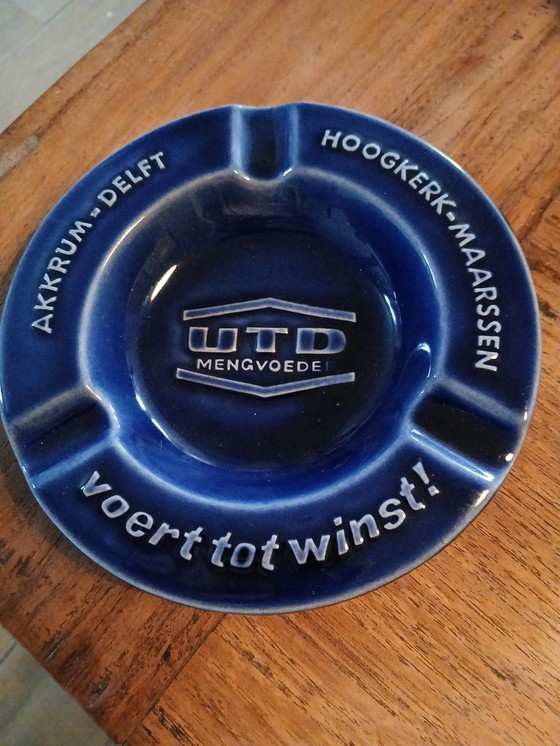 Image 1 of Posacenere, mangime composto UTD in ceramica