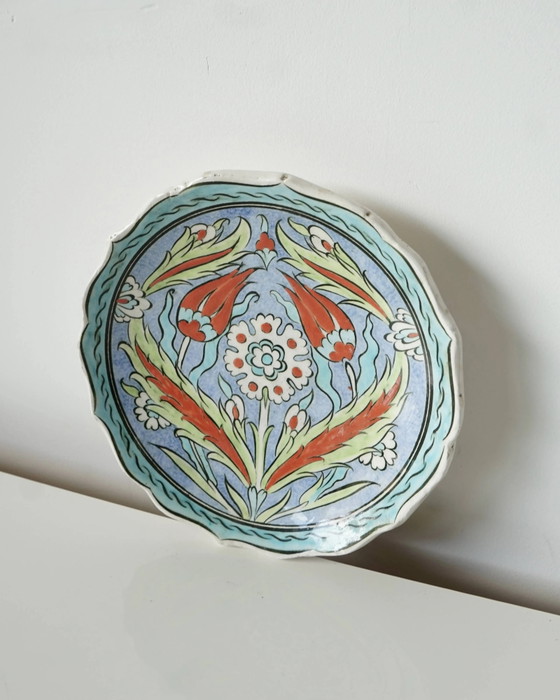 Decoratief aardewerken bord - handgeschilderd door İkbal Çini - Kütah – Servies, Porselein, Vintage (photo 2 of 10)