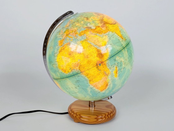 Image 1 of Columbus Duplex verlichte wereldbol uit de jaren 80: politieke en fysische kaart, grenenhouten voet, Europese stekker