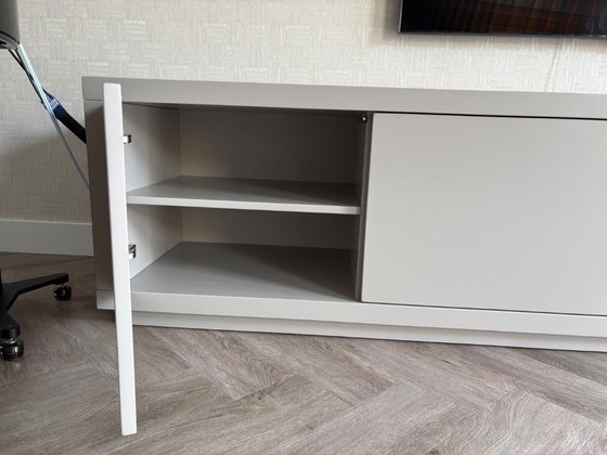 Hochwertiger, maßgefertigter Audio-TV-Schrank. – Wandschrank, Mdf (photo 2 of 7)