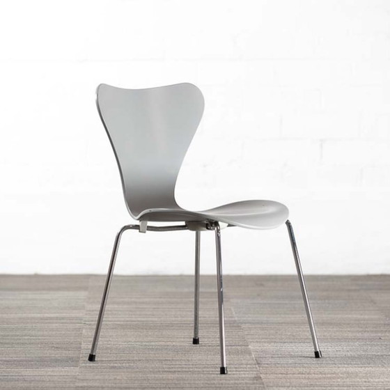 Image 1 of Fritz Hansen Serie 7 Schmetterlings-Empfangsstuhl