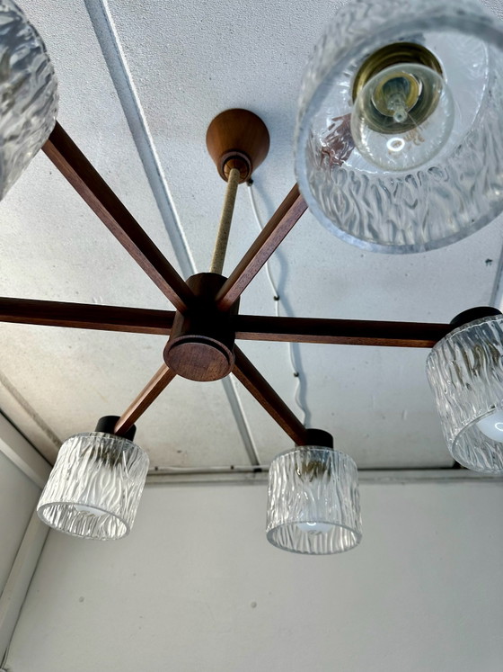 Plafón de teca de diseño danés Mid Century con cristal de hielo, Plafones, Madera, Marrón (foto 5 de 9)