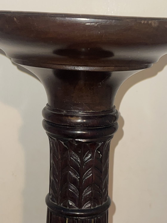 Image 1 of Pied de Stalle georgiano. Puntgaaf. 19e eeuw.