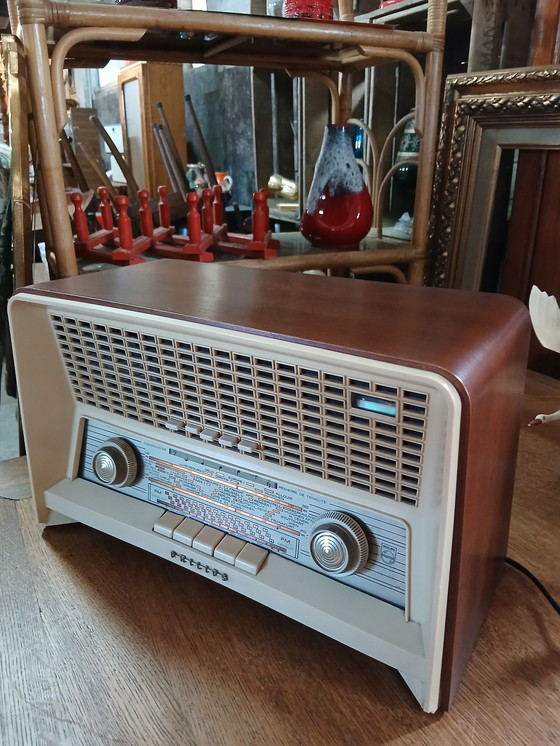 Image 1 of Old radio