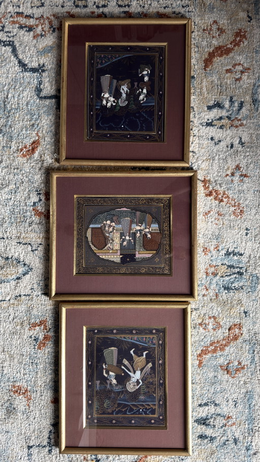 Set of 3 Vintage Indian Miniature Paintings on Fabric – Rajasthani Style – schilderijen tekeningen, Glass, Textile