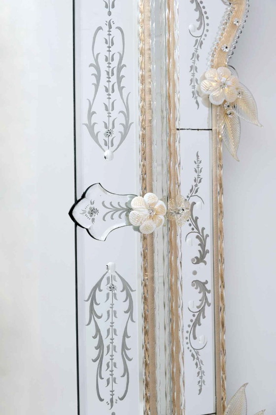 Image 1 of Specchio veneziano in vetro di Murano con fiori dorati del XX secolo