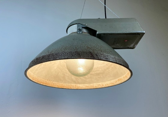 Image 1 of Lampada a sospensione industriale con copertura in vetro smerigliato, anni '70