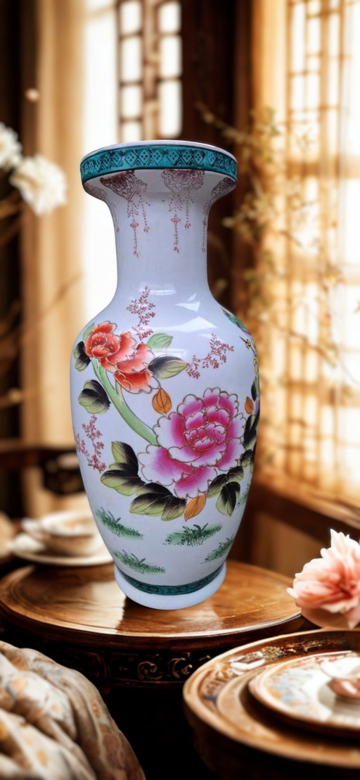 Stylish vintage Chinese porcelain vase with hand-painted flowers