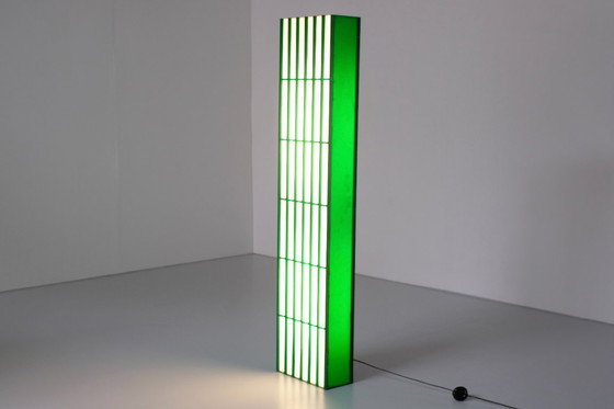 Image 1 of Lampadaire rectangulaire en plexiglas vert et blanc, Italie - années 1970