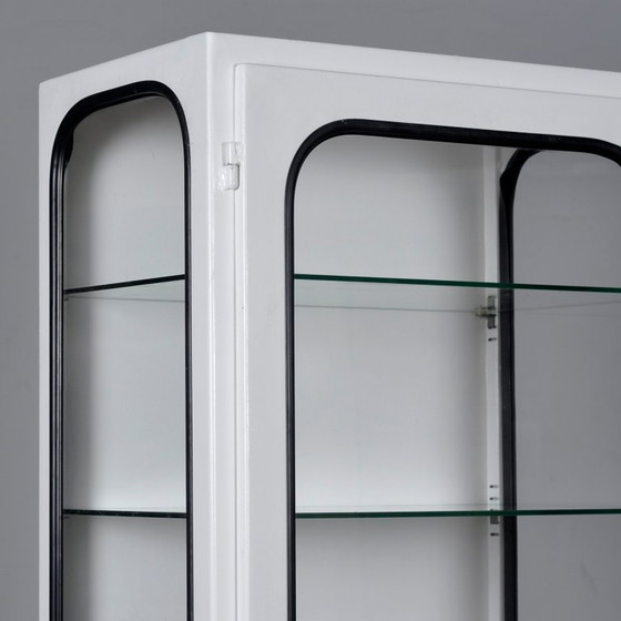Image 1 of Armoire médicale vintage, années 1970