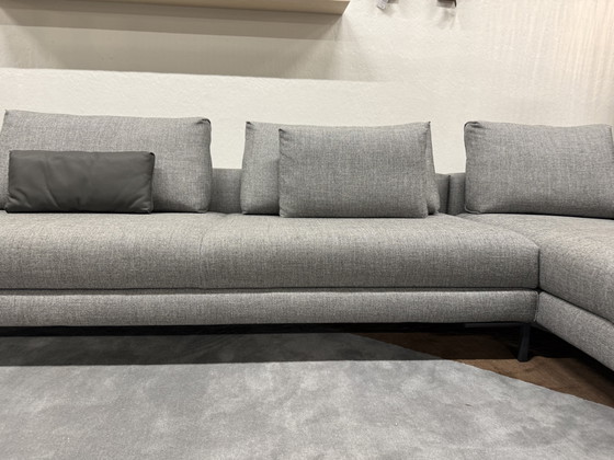 Image 1 of Divano angolare Aikon Lounge 24 in tessuto Mellow, disponibile in magazzino