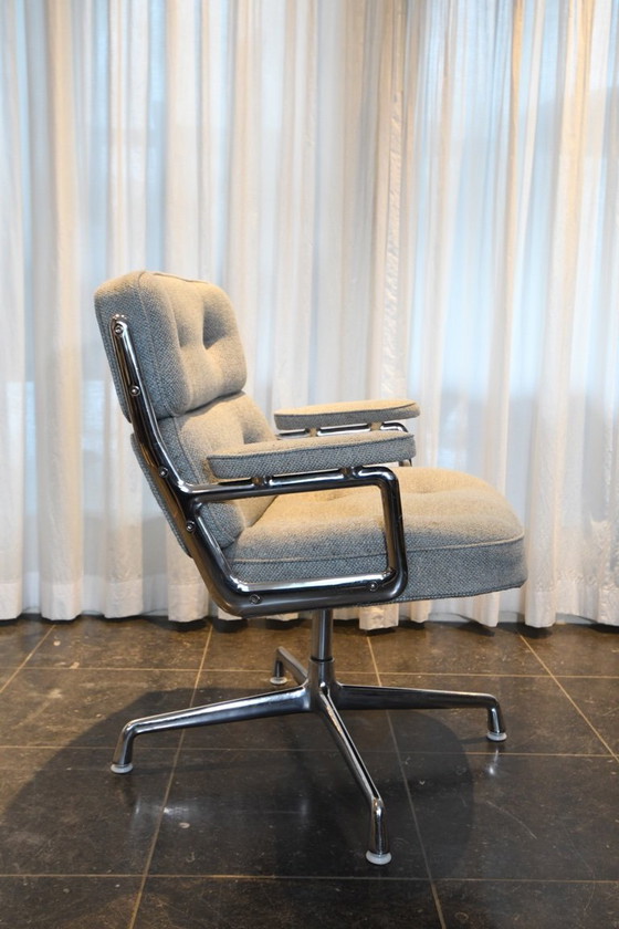 Image 1 of 4 Eamesstoelen model ES 108