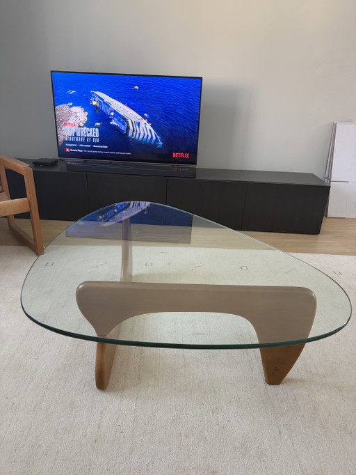 Glazen salontafel met houten voet