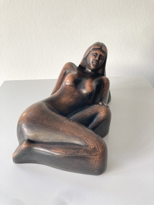 Sculpture nu couché