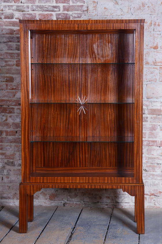 Gerestaureerde art-deco vitrinekast, mahoniehout en glas, gepolijst, Tsjechisch, jaren 1930 – Vitrinekasten (photo 8 of 22)