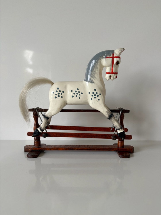 Klassisches Schaukelpferd A.D. 1880 – Authentic Models Holland, Dekorative Objekte, Holz (photo 6 of 14)