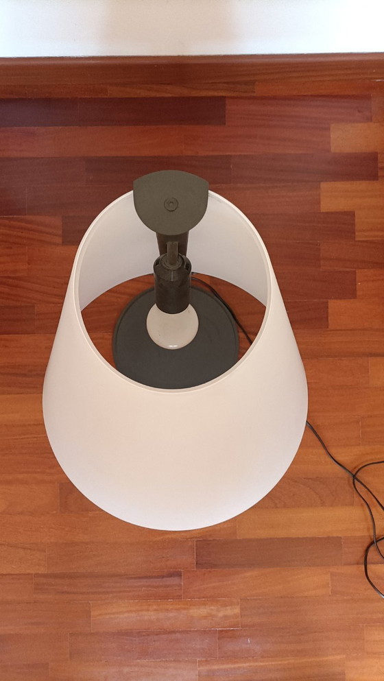 Image 1 of Deux lampes de table Leucos Micene T46 et T68, conçues par les designers Noti Massari et Renato Toso, en métal peint.