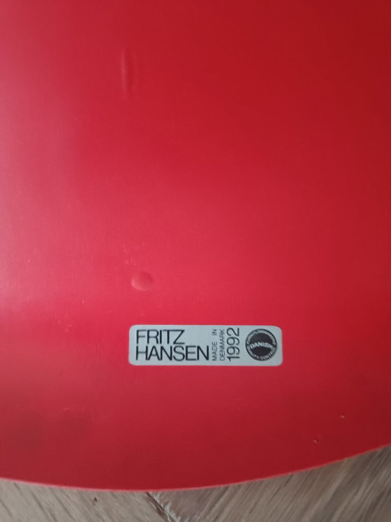 4 sedie Fritz Hansen Series 7 rosse (disponibile anche in coppia) – Sedie da pranzo, Cromo (photo 5 of 13)