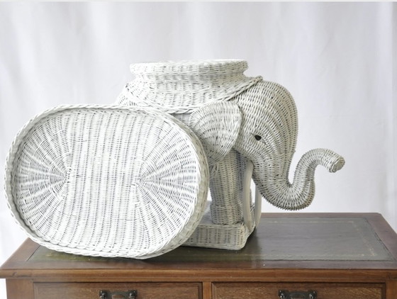 Image 1 of 2 Elefantes blancos de ratán