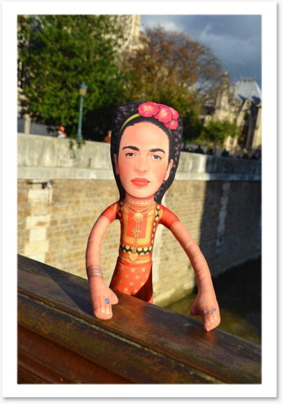 Image 1 of Scultura artistica di Frida Kahlo | Bambola d'arte di design | Oggetto d'arredo d'arte contemporanea