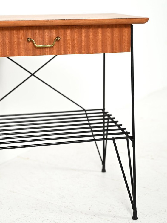 Image 1 of Mesita de noche escandinava de caoba y hierro de IKEA, modelo “Rolf”