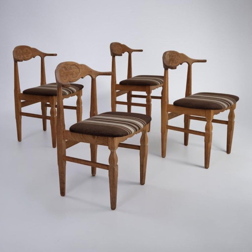 1960er, dänisches Design von Henning Kjærnulf, 4 Stühle, Wolle, Eichenholz.