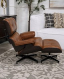Moderne loungestoel van hout en leer met voetenbank – Premium bruin leer, walnoothout