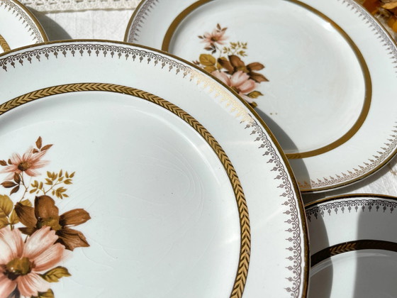 5 Pequeños Platos de Porcelana OLYMPIA con Patrón Floral y Borde Dorado – Loza, Porcelain, Gold, Vintage (photo 3 of 9)