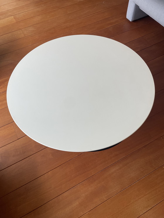 Image 1 of Coffee table with extendable top