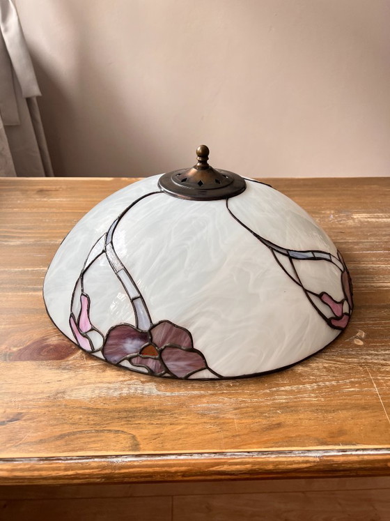 Image 1 of Plafonnier vintage de style Tiffany, lampe en verre.