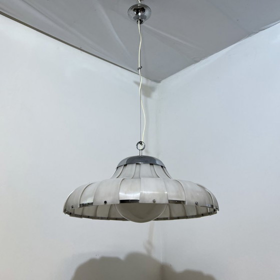 Harvey iGuzzini „Meblo“ Space Age Pendelleuchte aus den 1960er Jahren – Pendelleuchten, Plexiglass, Metal (photo 9 of 17)