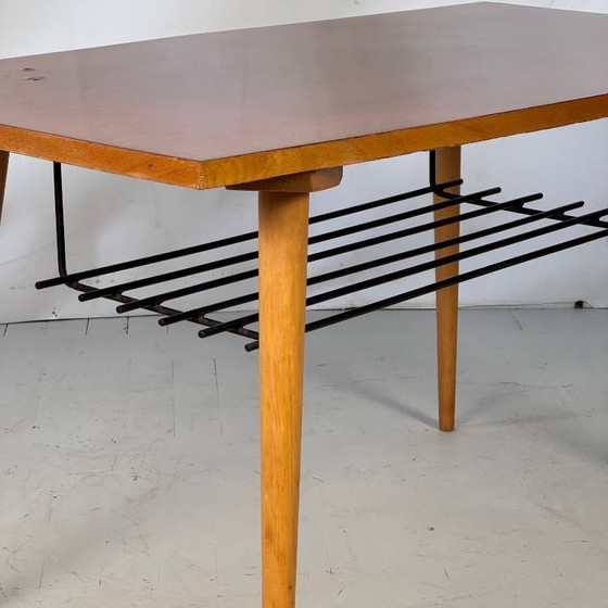 Image 1 of Tsjecho-Slowaakse salontafel met stalen krantenhouder, 1960