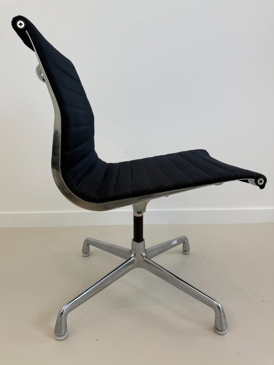 Image 1 of Herman Miller EA105 Bijzetstoel - Zwart Hopsak / Chroom - Origineel USA Vintage (Niet Vitra)