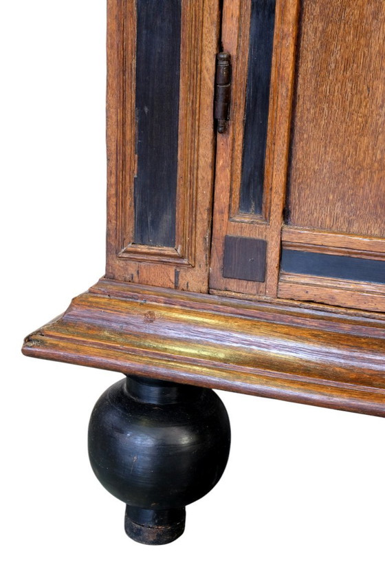 Image 1 of Hollandse 17de eeuwse Toogkast eikenhout